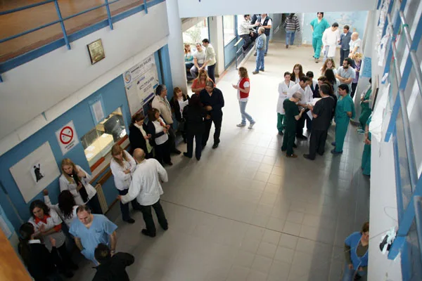 Los enfermos del Hospital Regional Río Grande, antes de iniciar su asamblea.