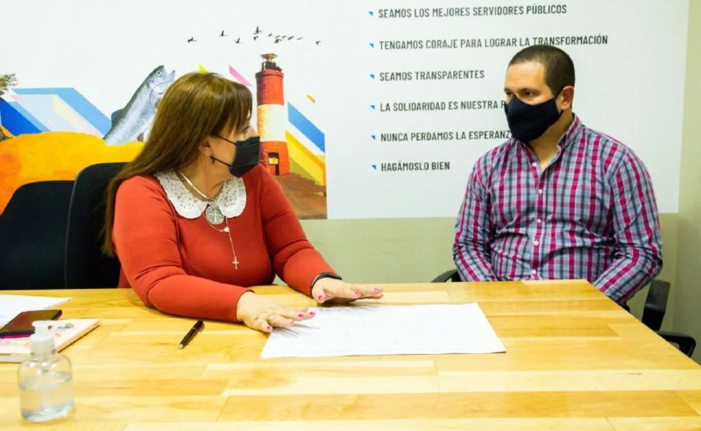 Ministra de Obras y Servicios Públicos, Gabriela Castillo, mantuvo un encuentro con el secretario de Atención de Redes Asistenciales, Germán Thompson