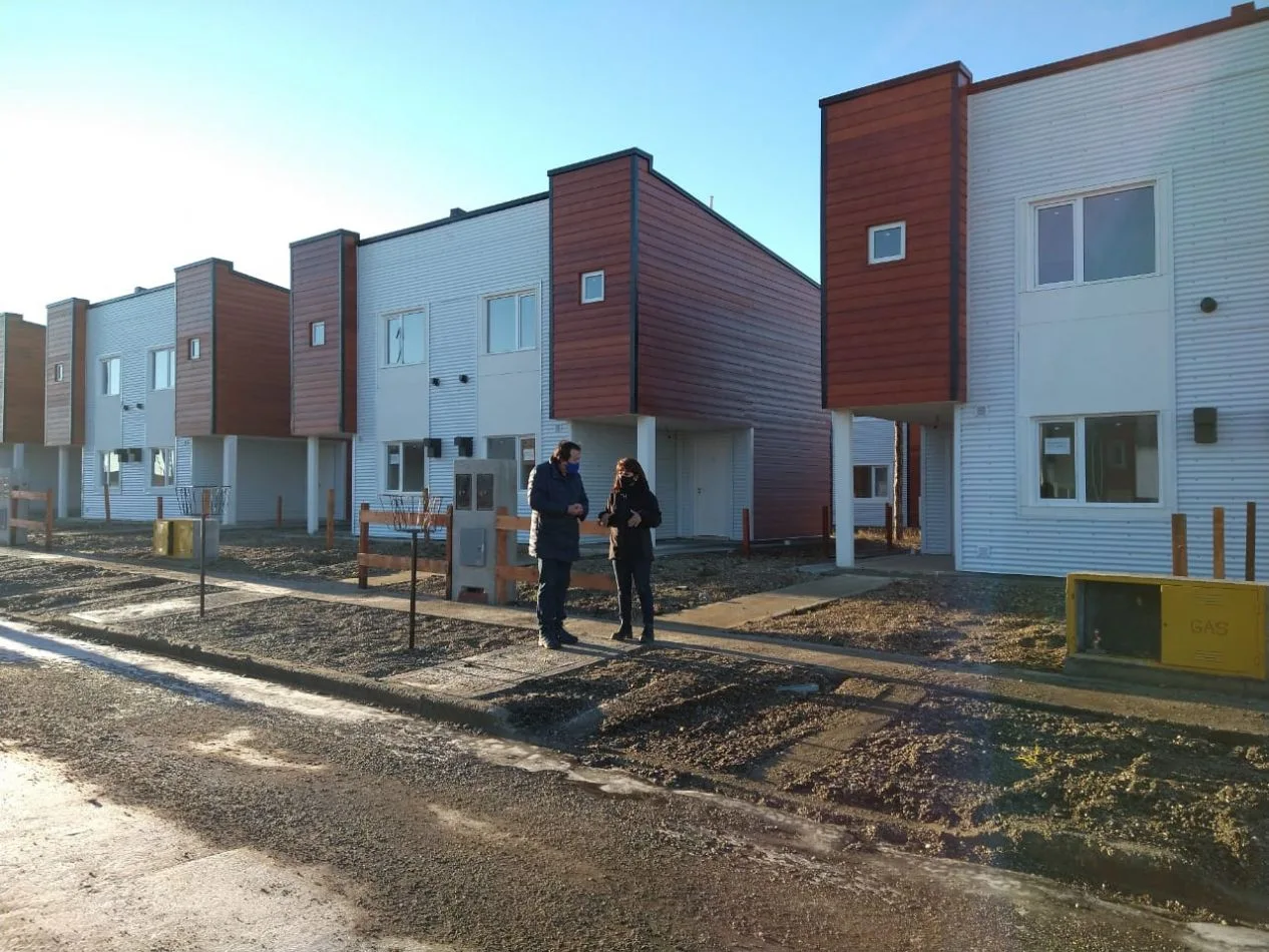 La presidenta del Instituto Provincial de Vivienda y Hábitat, Arq. Leticia Hernández, recorrió la obra que está próxima a entregarse.