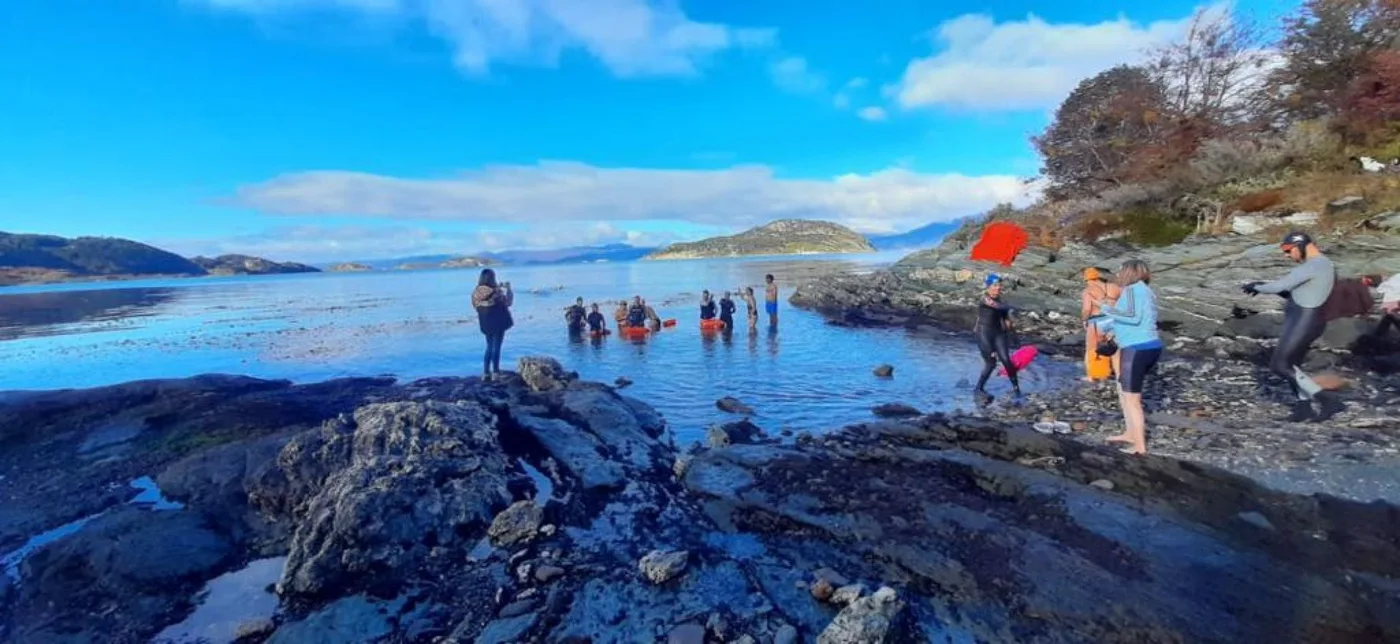 Nadadores fueguinos de aguas frías recibirán el invierno en el Canal de Beagle