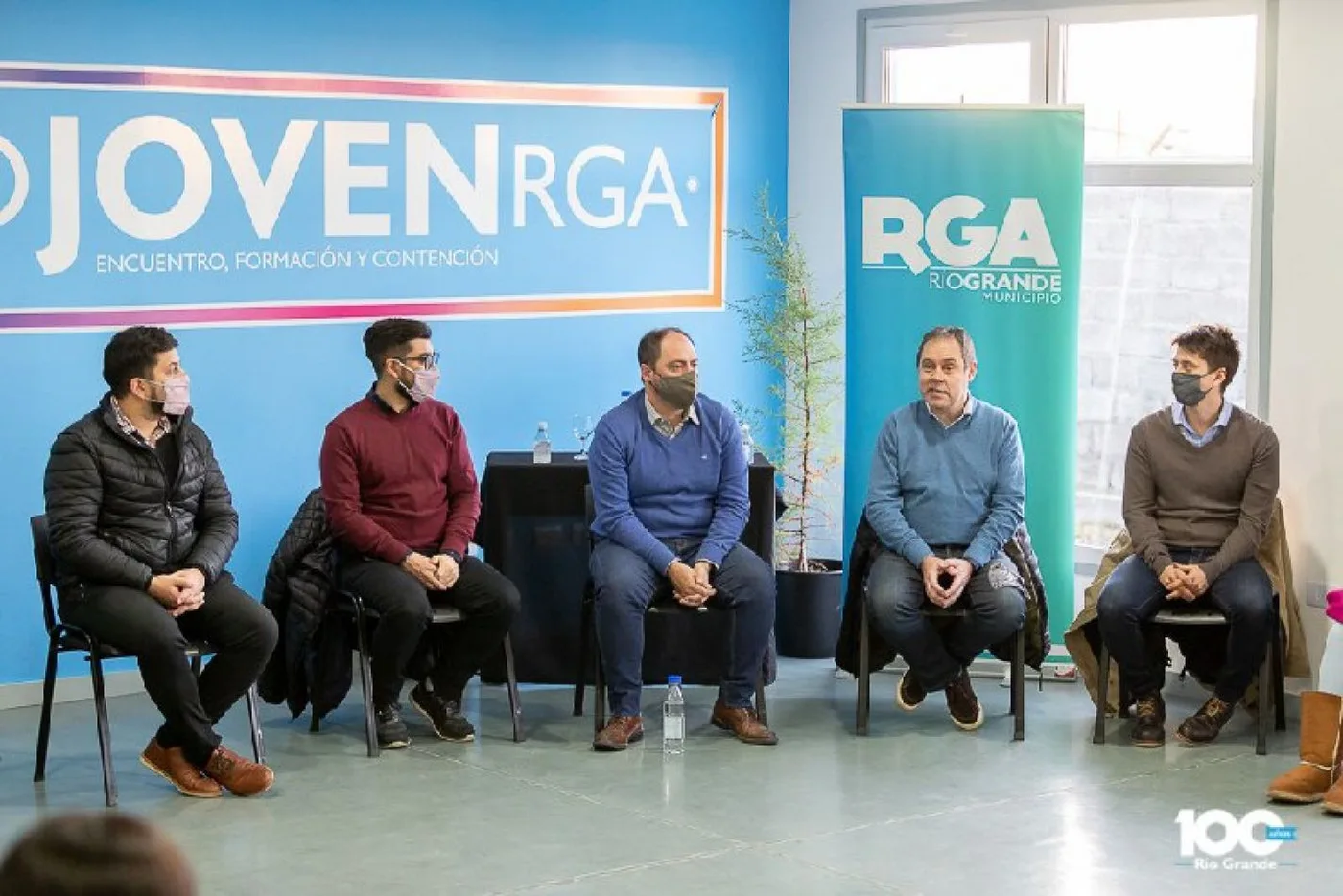 El municipio presentó a estudiantes de nivel secundario la propuesta laboral de la empresa