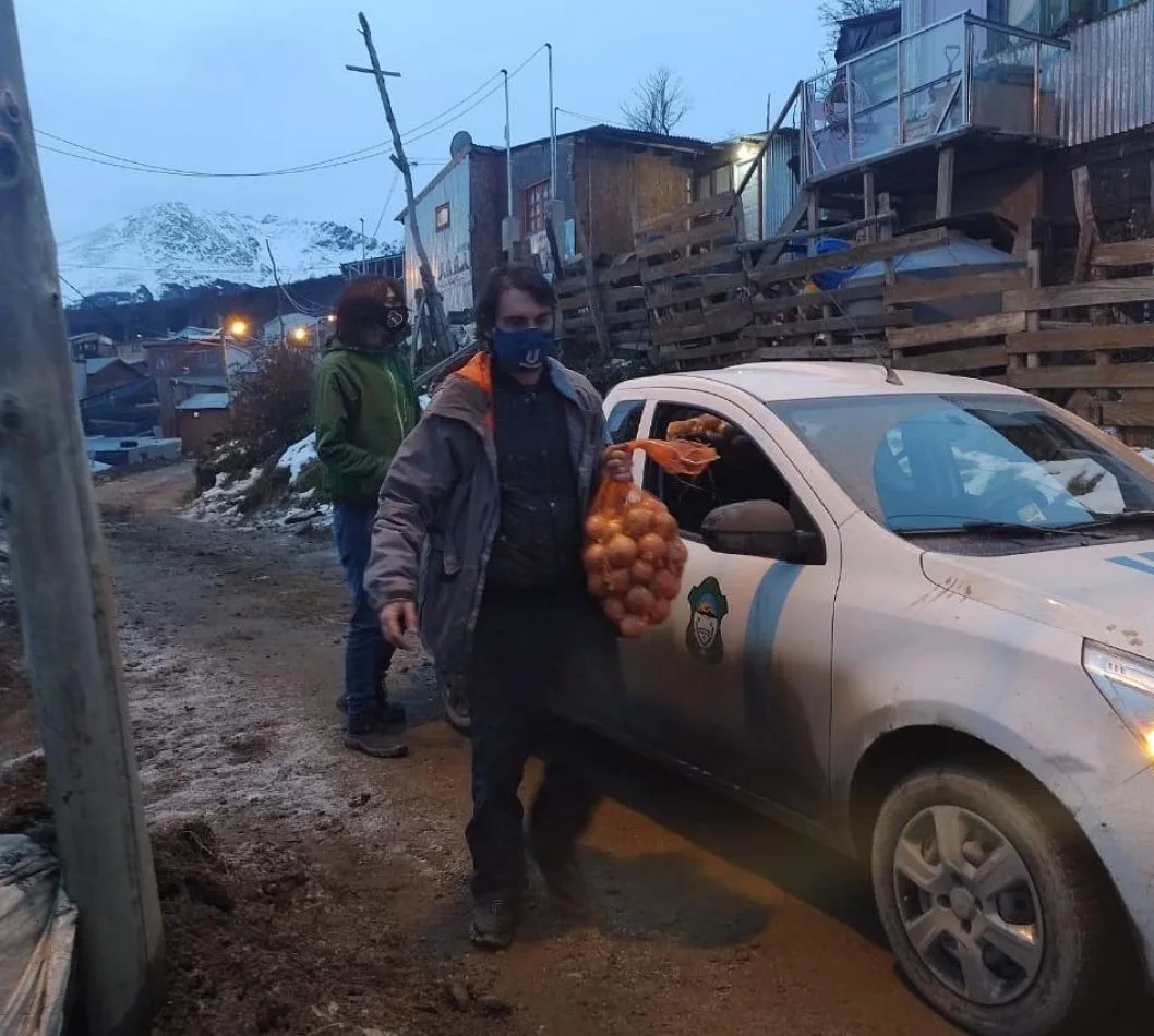 Municipalidad de Ushuaia entregó alimentos secos y frescos a comedores y copas de leche