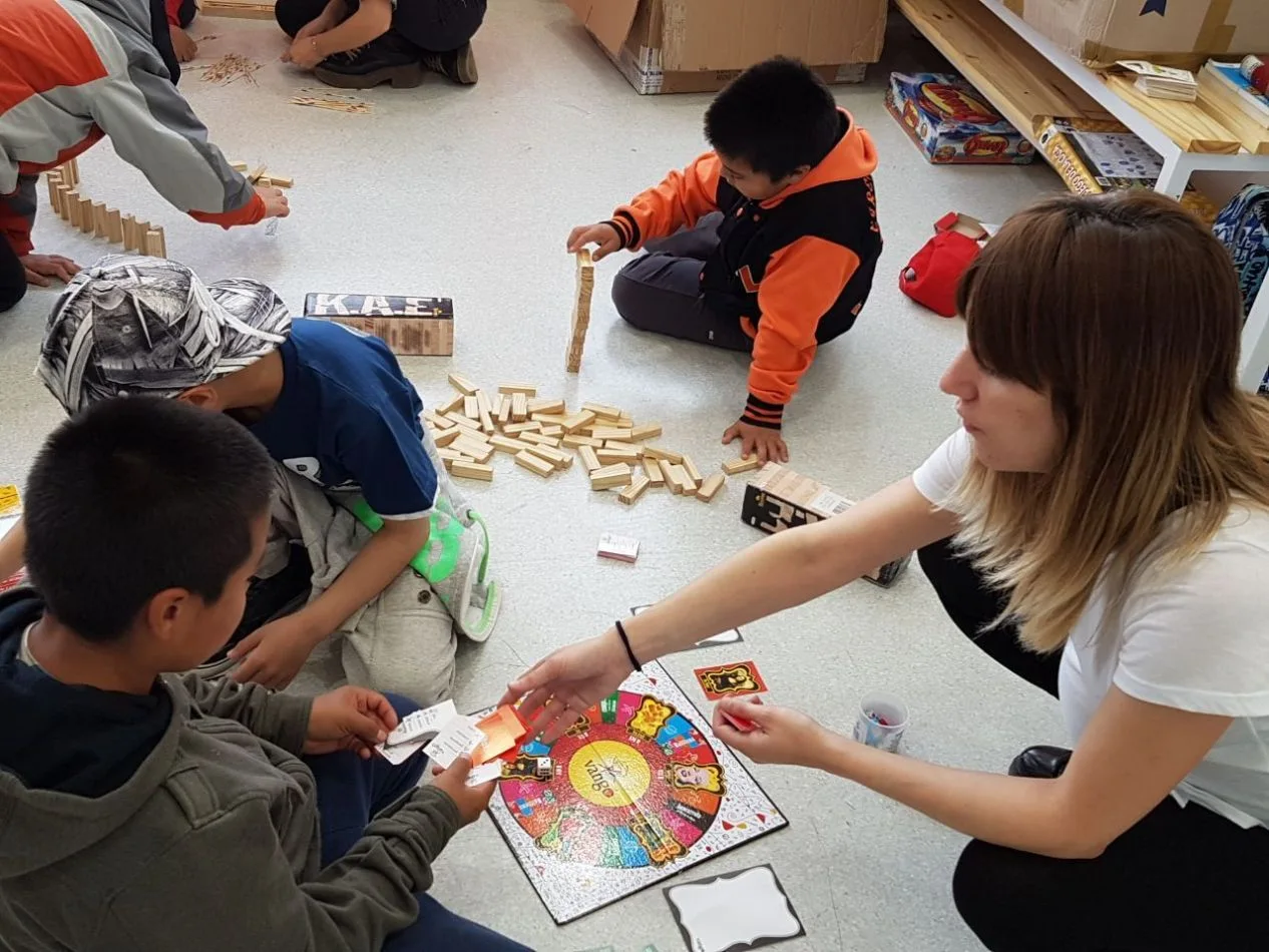 Un espacio que a través del aprendizaje y el juego aborda factores protectores en niños y niñas