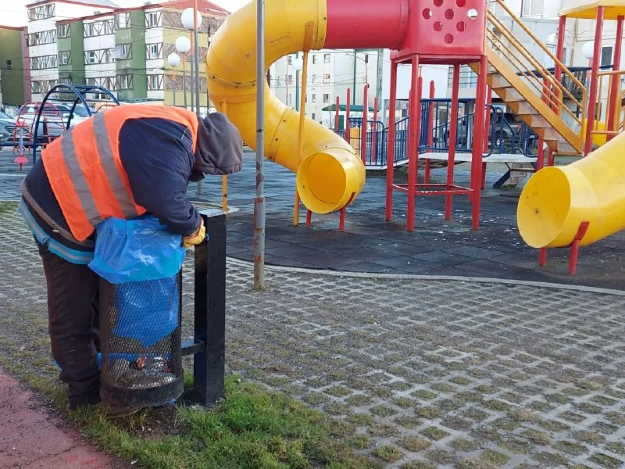 Continúa el operativo limpieza en distintos barrios de la ciudad