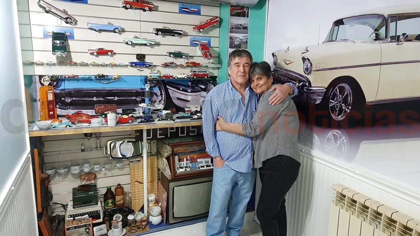 Tony Marquez, junto a su esposa.