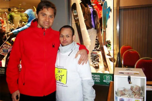 Federico Sciurano visitó los stands durante la primera jornada solidaria.