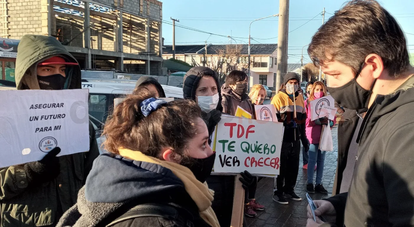 Martín Perez recibió a los manifestantes que reclamaron por trabajo.