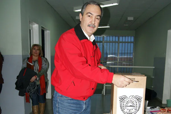 Jorge Martín votó en la Escuela 23 a las 9 en punto.