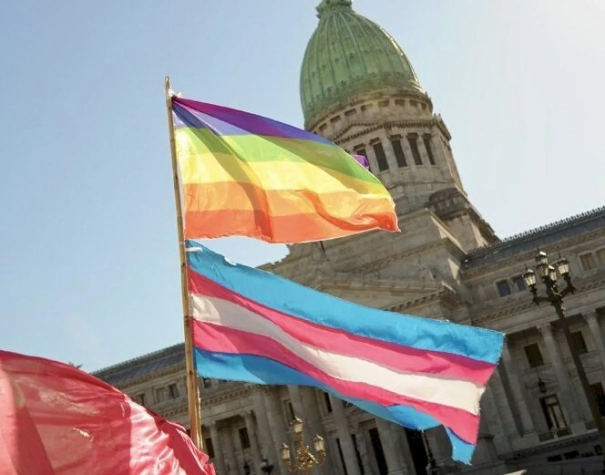 Fernández promulgará la ley de empleo para personas travestis, transexuales y transgéneros
