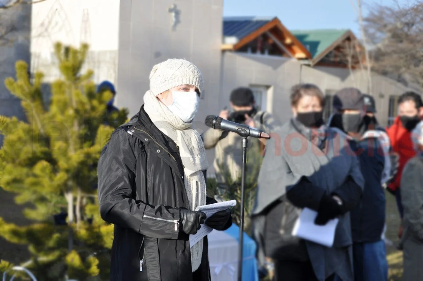 Ana Berbel ofició de oradora en el acto recordatorio a los antiguos pobladores que se realizó en el cementerio de la ciudad de Río Grande.