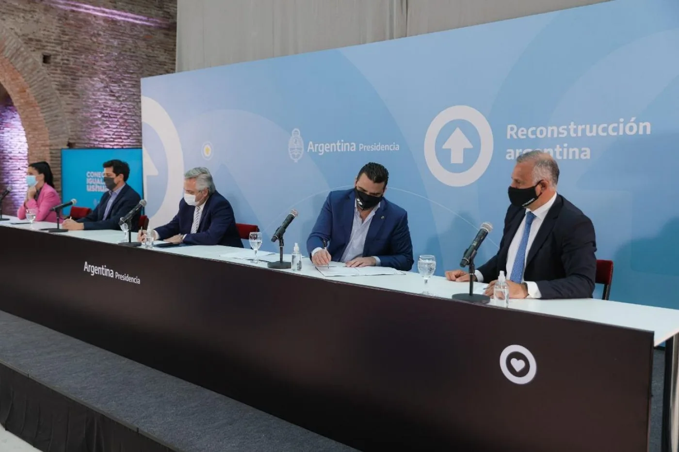 El intendente Walter Vuoto junto al Presidente de la Nación, Alberto Fernández anunciaron el lanzamiento del programa Conectar Igualdad Ushuaia
