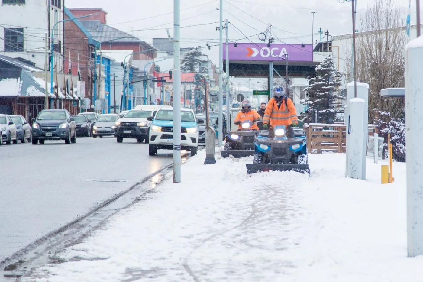 Municipio de Ushuaia realiza trabajos de despeje de nieve en distintos sectores de la ciudad