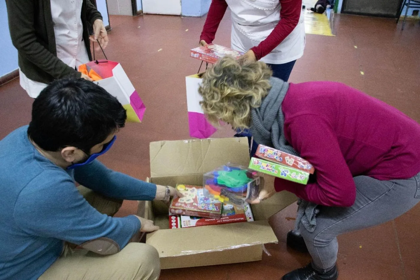 Municipalidad de Ushuaia entregó material didáctico a la Escuela N°14