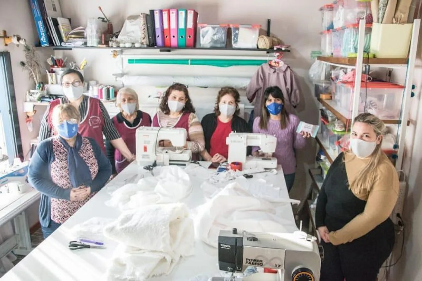 Mujeres cooperativistas producen elementos de gestión menstrual sustentables