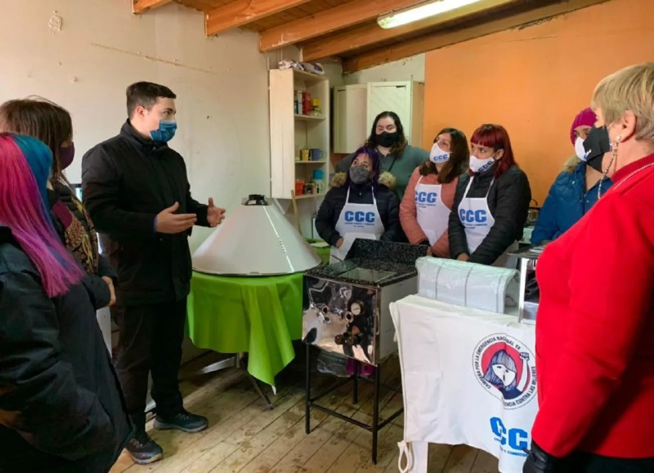 El municipio entregó equipamiento a referentes de movimientos sociales