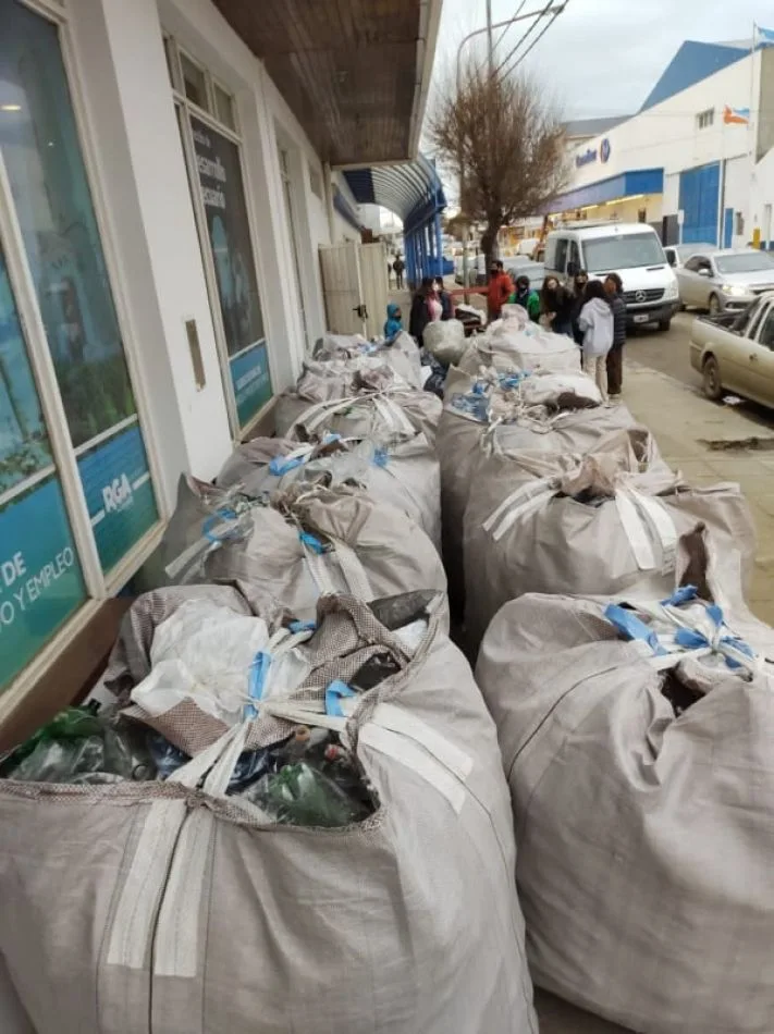 Reciclá y Viajá: Se reciben entre 30 y 40 bolsones de envases pet por semana