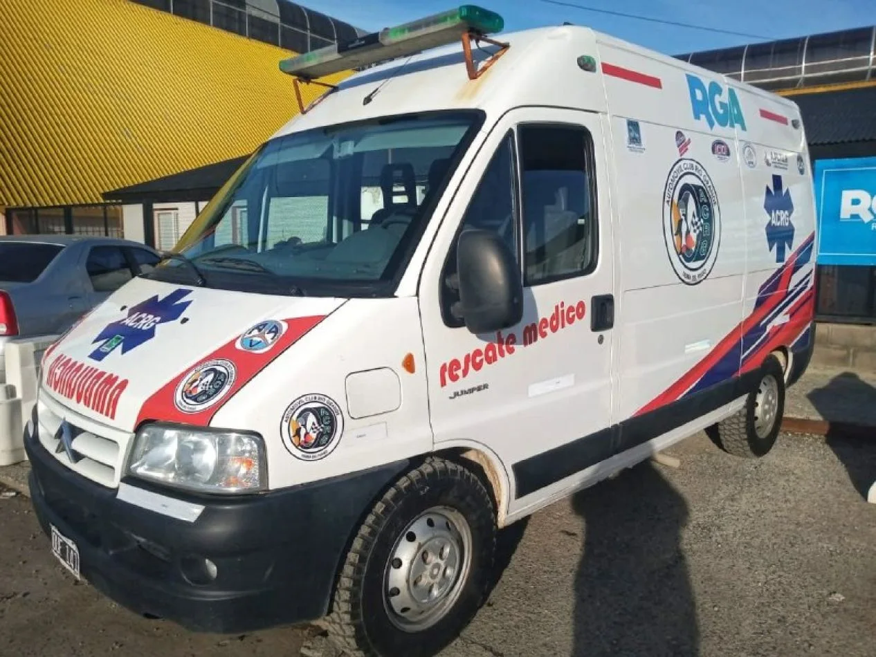 Municipio y Automóvil Club de Río Grande firman convenio por una nueva ambulancia