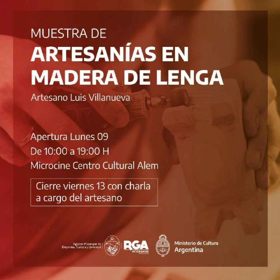 Muestra de artesanías en madera de lenga en el Microcine del Centro Cultural L.Alem