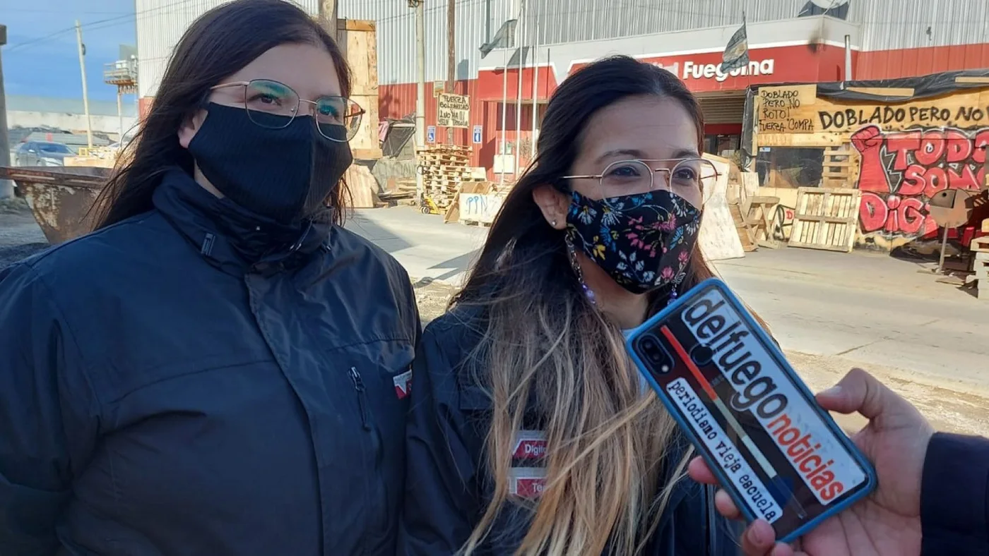Daiana Kothbahuer y Elizabeth Pintos, trabajadoras de Digital Fueguina, explicaron detalles de la venta de locro que se realizará el 21 de agosto.