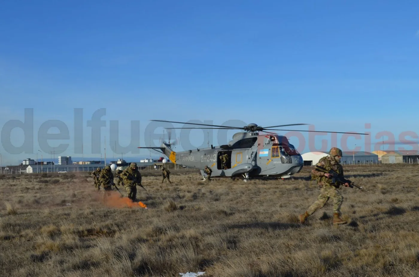 Del adiestramiento contó con la participación de un helicóptero Sea King de la Base Aeronaval Comandante Espora.