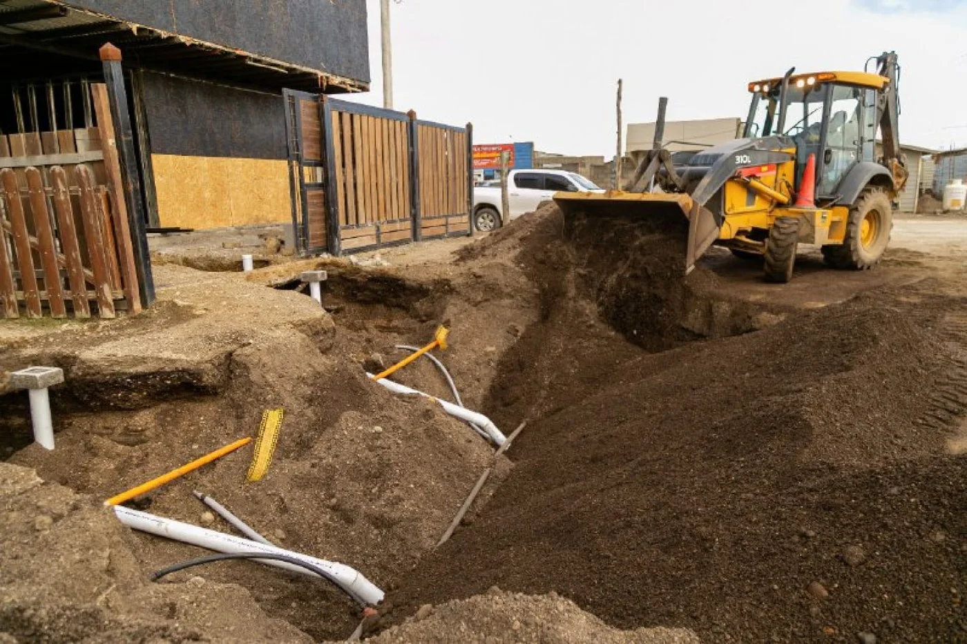 Avances en las obras de agua y cloaca en el B° Arraigo de Río Grande