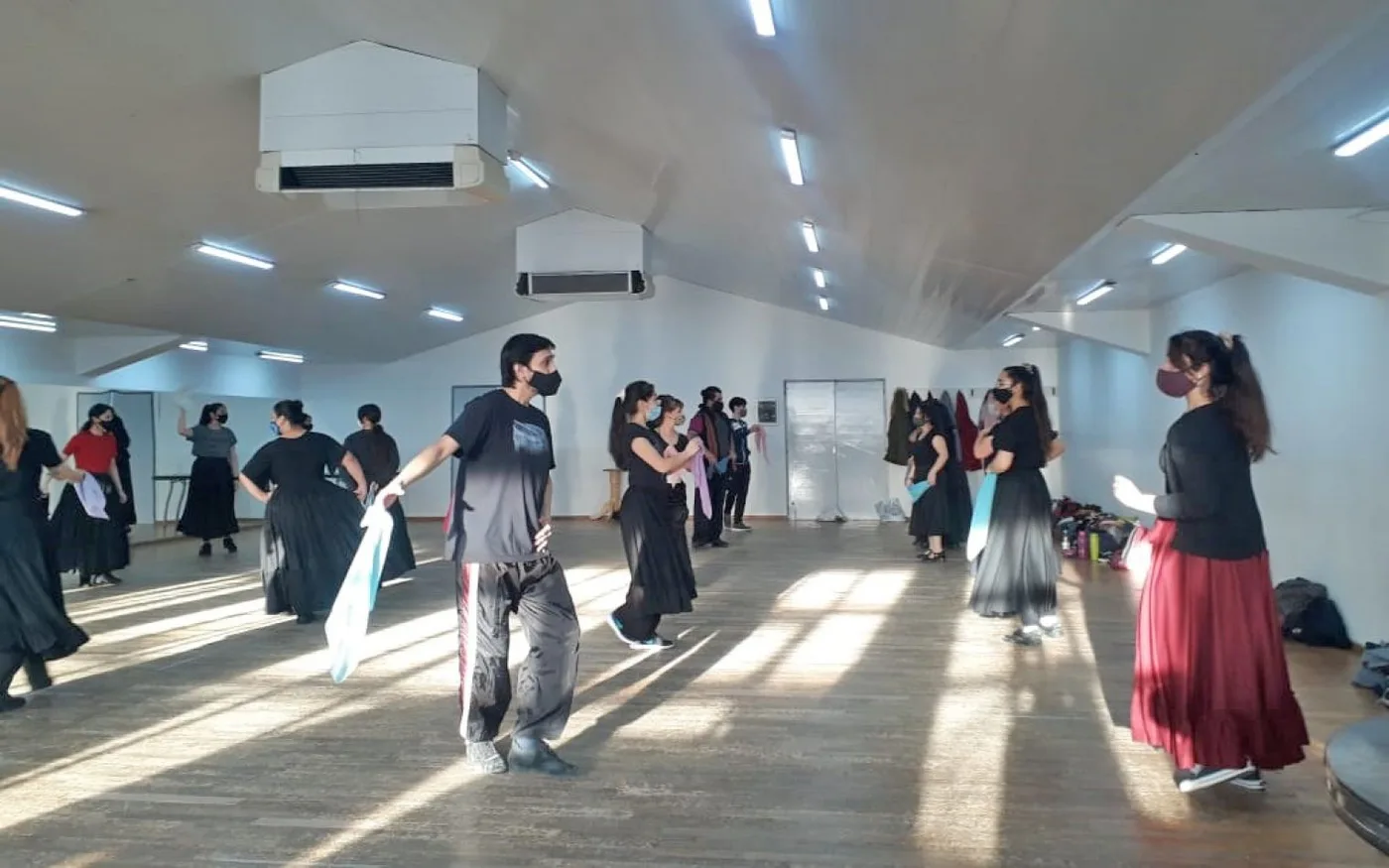 Alumnos de la Carrera Intérprete en Danzas Folklóricas y Tango debieron afrontar exámenes de las Materias Folklore II y Técnica Teatral para promover