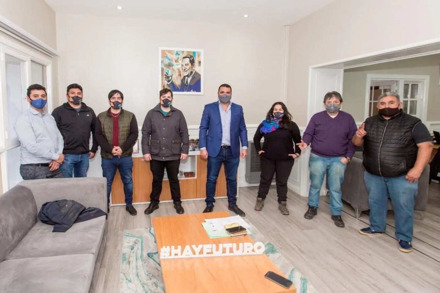 En sede de la intendencia municipal, el intendente Walter Vuoto junto al Secretario General Juan Esponiza de APDFA Ferroportuarios Seccional de TDF.