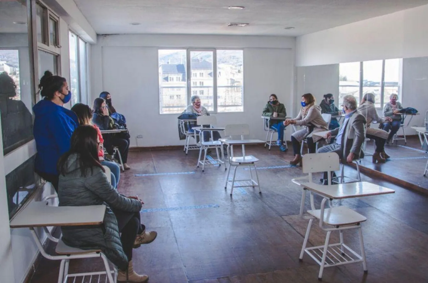 Acto la entrega de kits escolares destinados a los trabajadores  que continúan, a través de una presencialidad cuidada, el ciclo secundario.