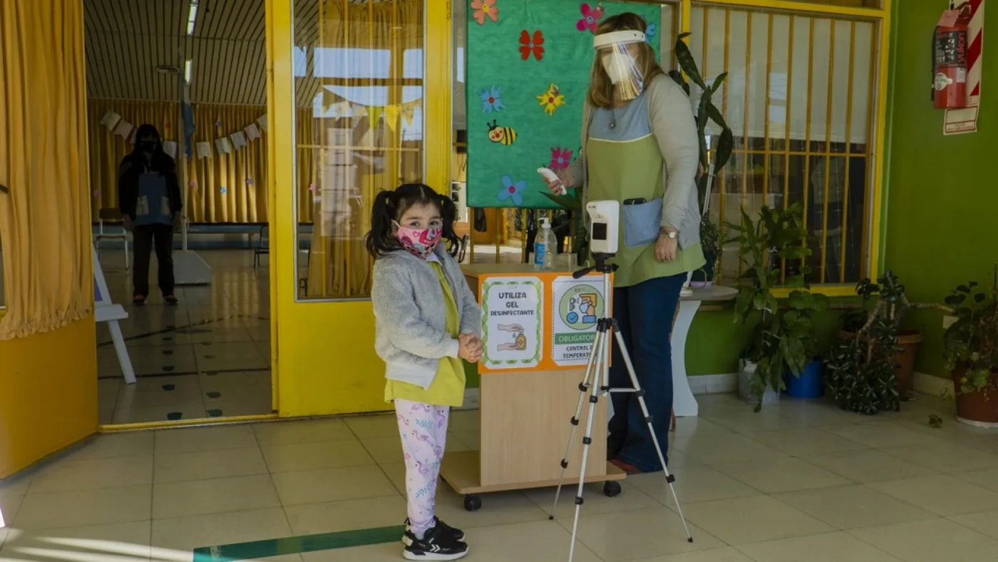 El Gobierno analiza intensificar la presencialidad escolar en todo el país