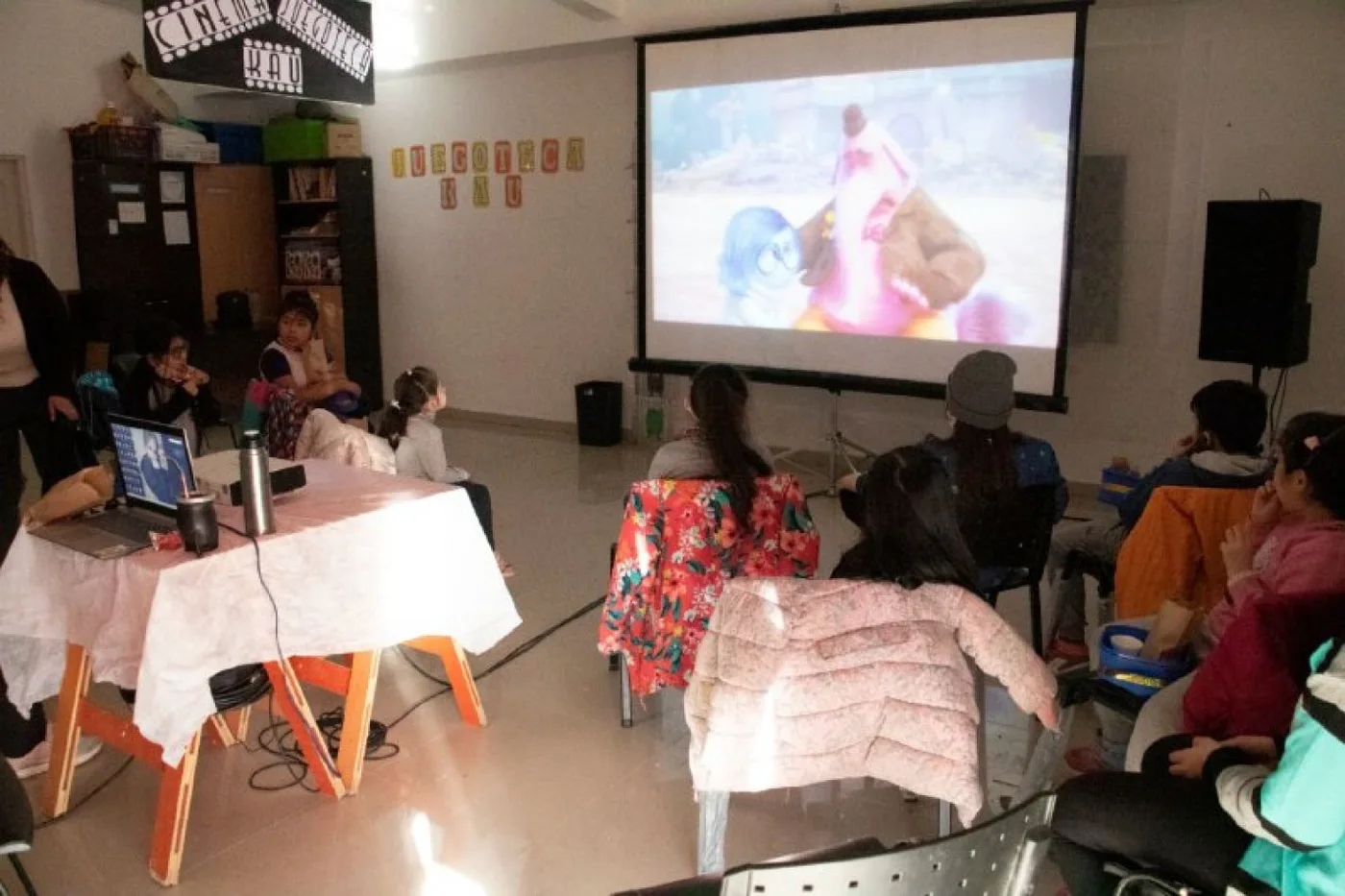 Niños de la Juegoteca disfrutaron de una tarde de cine