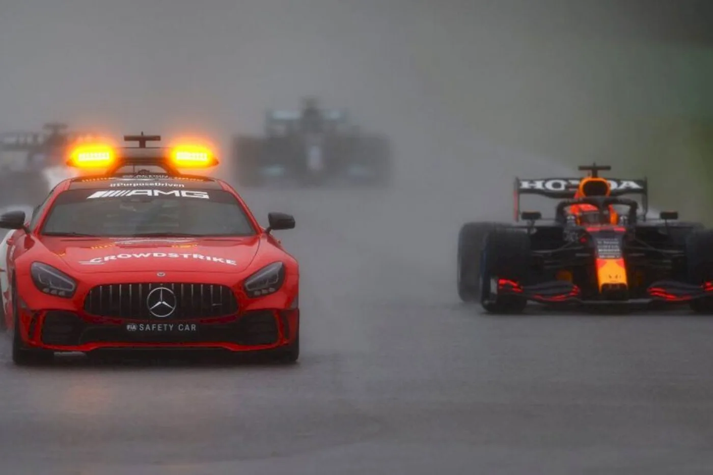 Verstappen se quedó con la carrera más corta de la historia