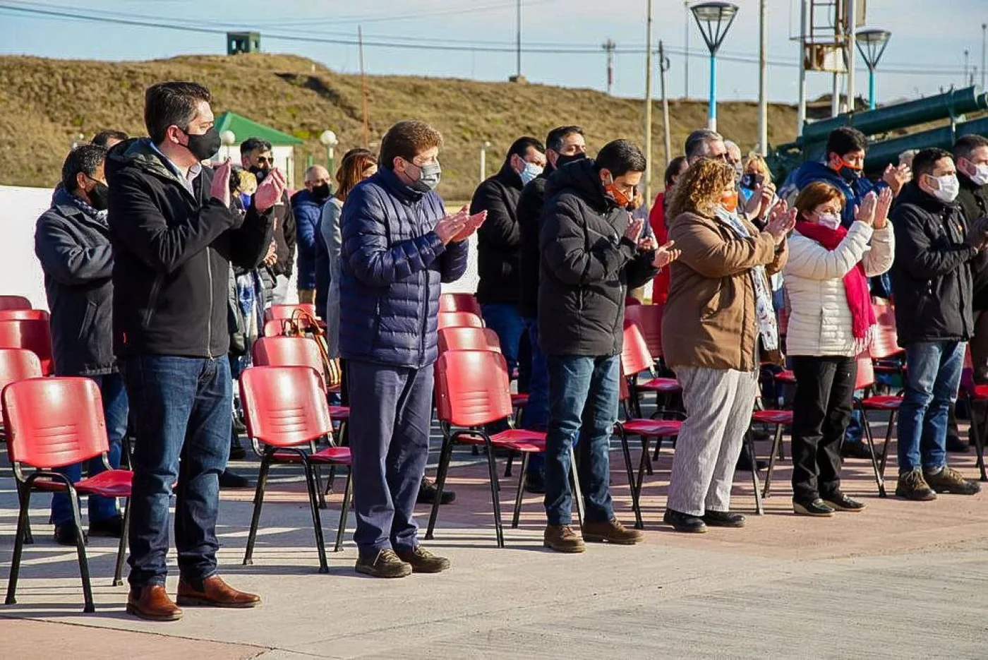El gobernador Gustavo Melella encabezó el acto por el Día de la Industria en el Monumento Héroes de Malvinas.
