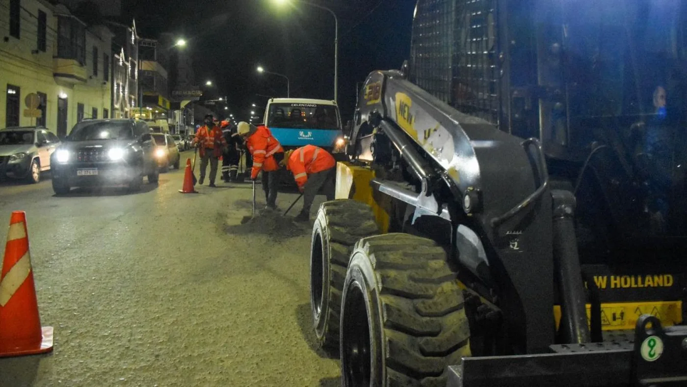 Tareas de bacheo en las principales avenidas  y calles de Ushuaia