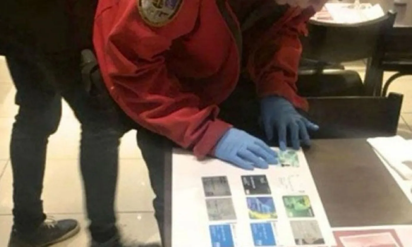 Turistas acusados de clonar tarjetas de crédito seguirán detenidos 