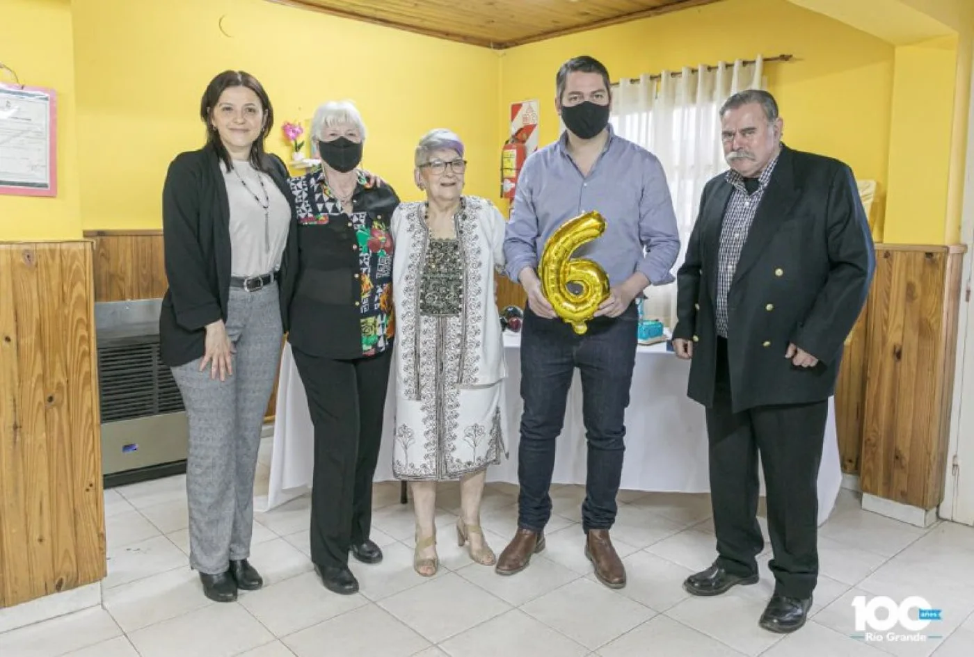 El intendente Martín Perez acompañó a los integrantes del Centro para celebrar un nuevo aniversario .