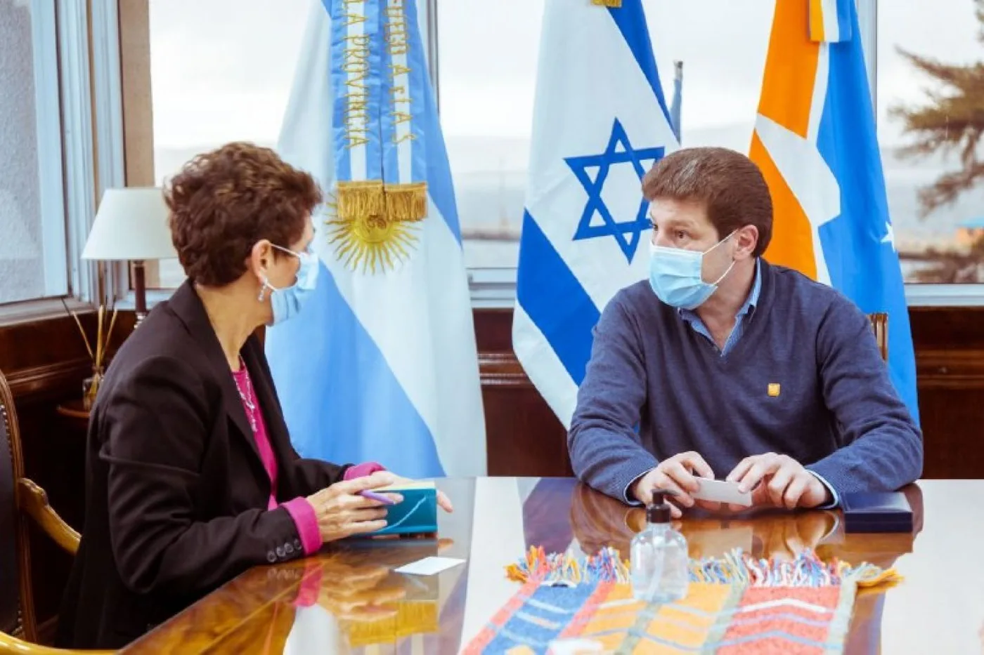 El gobernador Gustavo Melella, recibió en Casa de Gobierno, a la embajadora de Israel en Argentina, Galit Ronen.