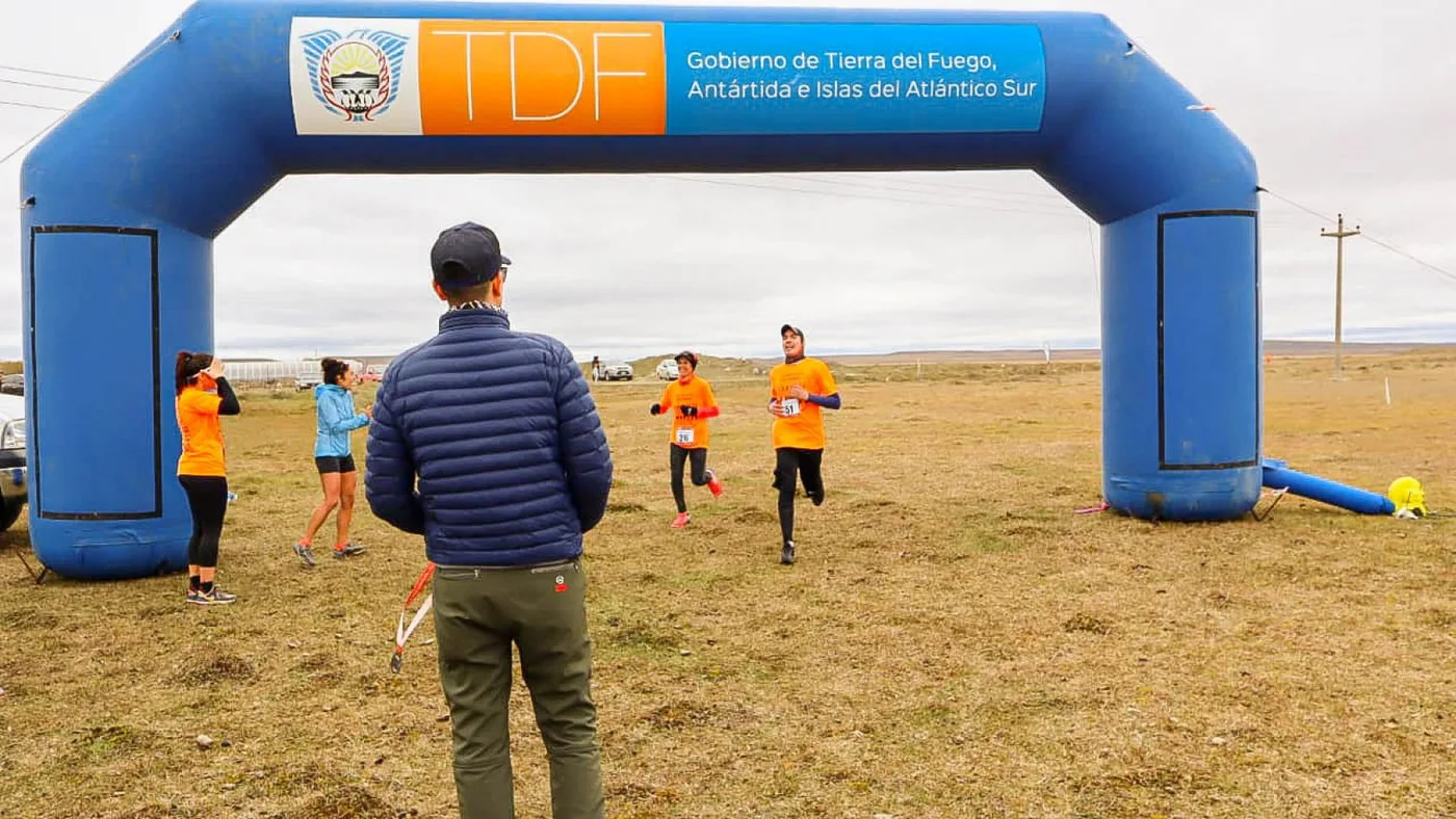 Ernaga y Bustos ganadores de los 11 km por el aniversario del Club O´Higgins