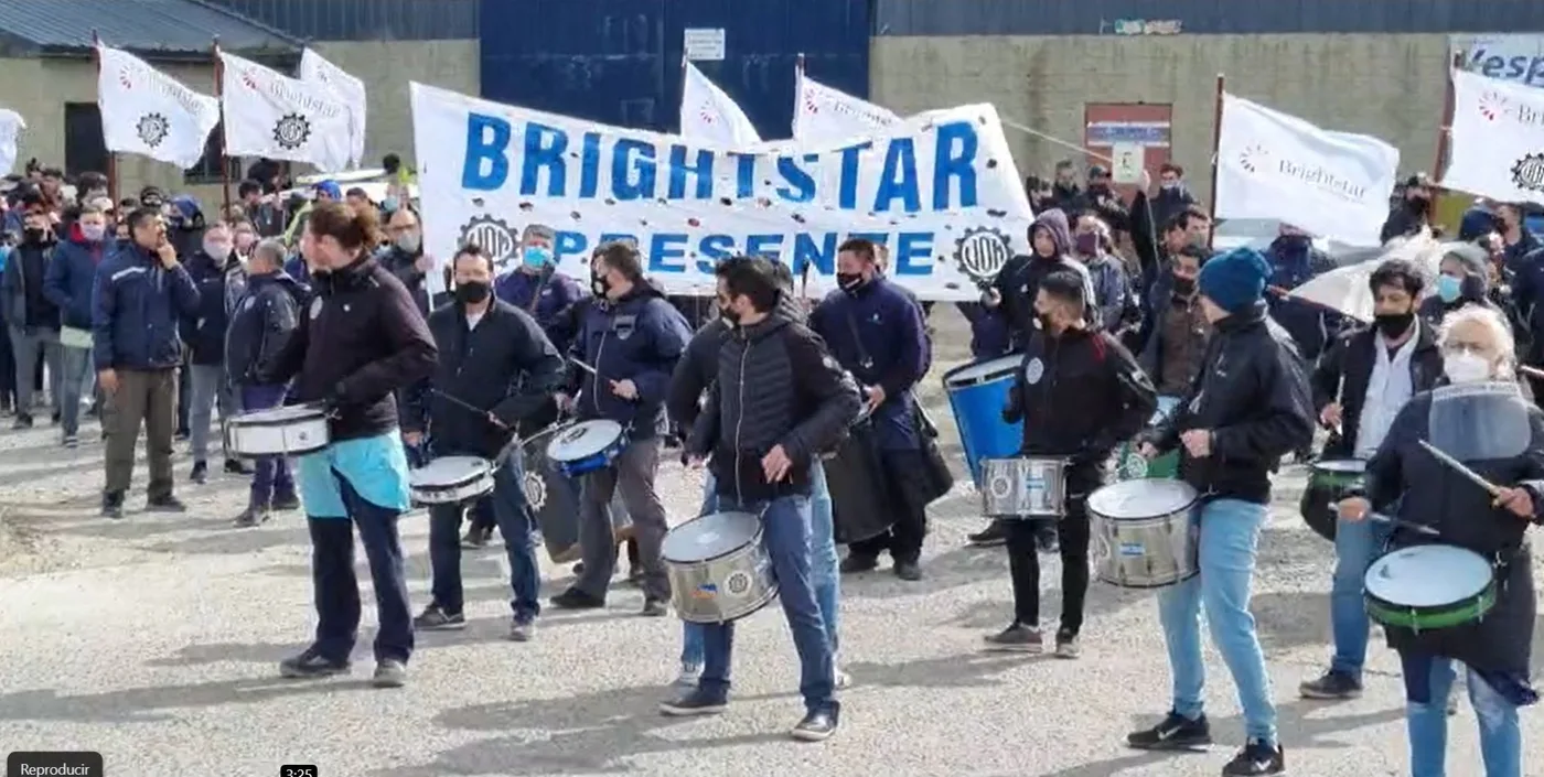 Trabajadores de Brightstar junto con integrantes de la UOM se manifestaron ante la falta de respuestas sobre la continuidad laboral.