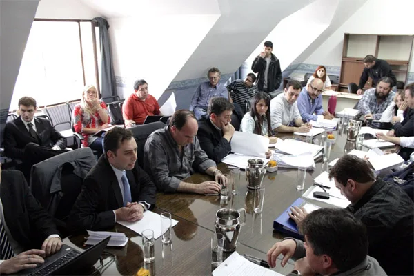 El debate del Presupuesto 2013 genera más reuniones en la Legislatura.