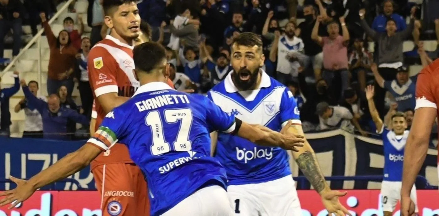 Vélez venció a Argentinos y quedó a un paso de la Libertadores