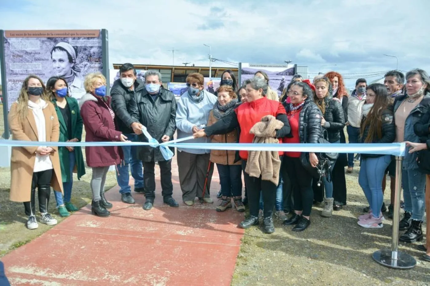 Se inauguró la muestra al aire libre sobre Anne Chapman