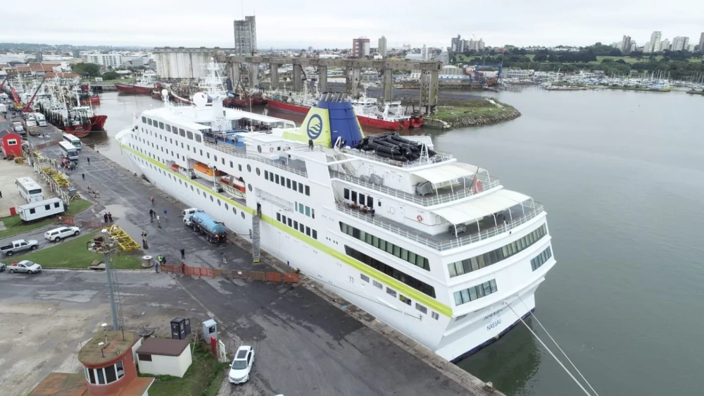 buque “Hamburg” amarró el viernes en el puerto metropolitano.