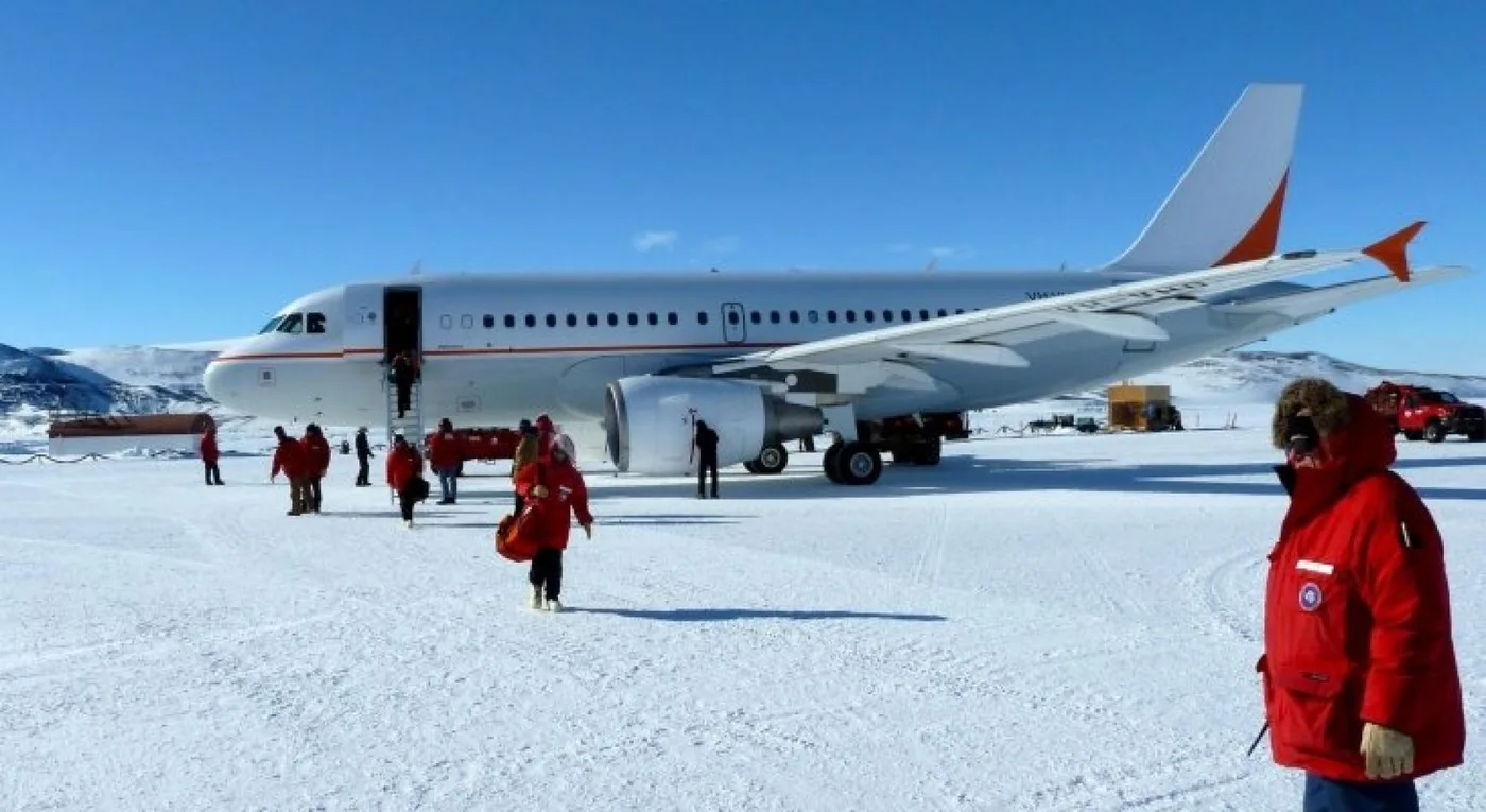 Avión comercial aterrizó por primera vez en la Antártida