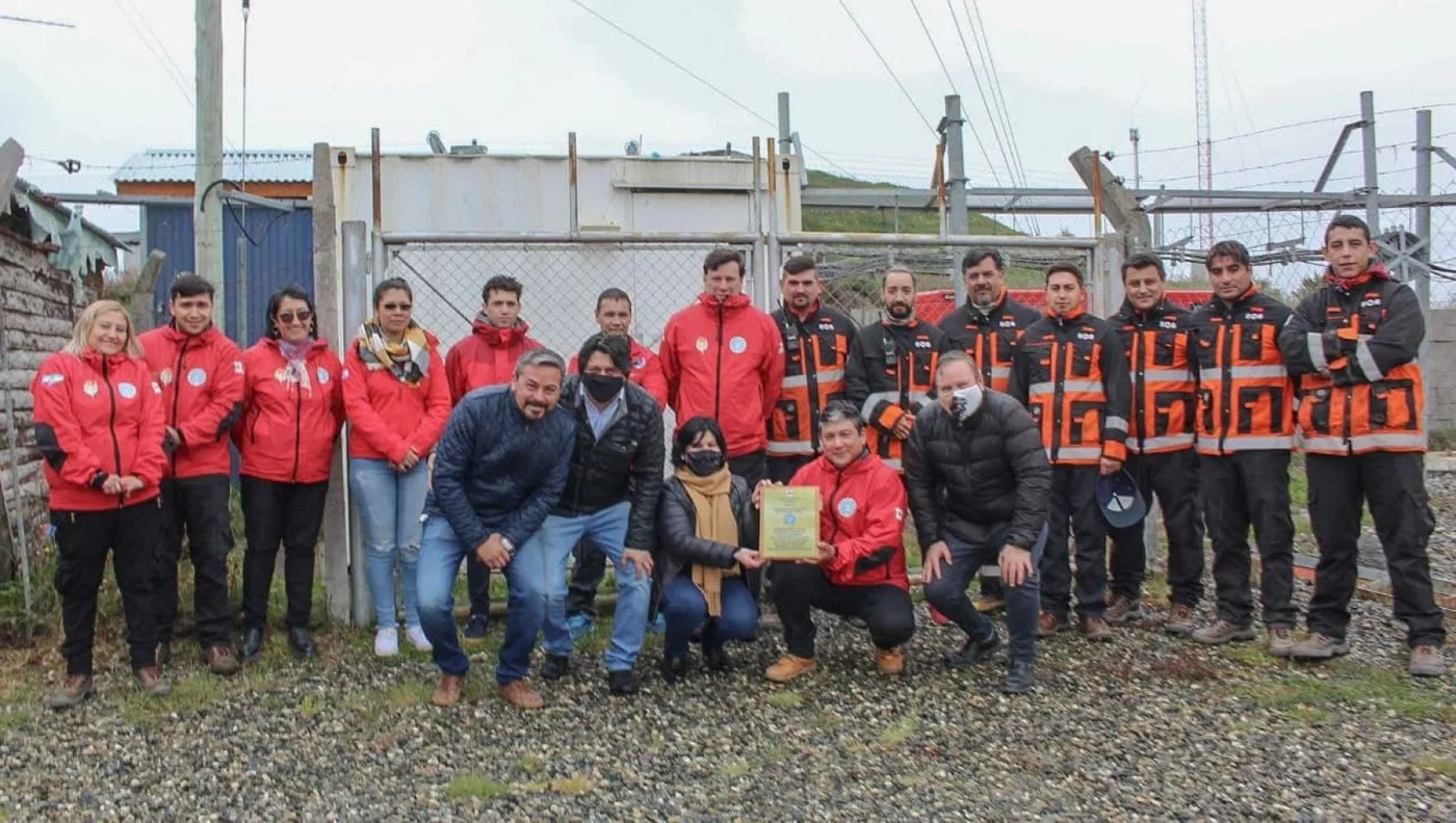 Entregaron una placa a los integrantes de Defensa Civil