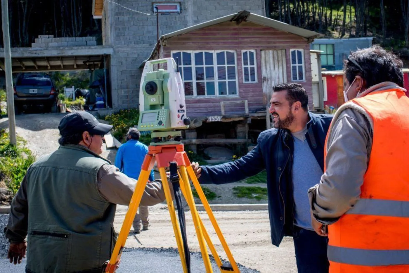 Vuoto recorrió la obra de pavimentación de la calle Teresa de Calcuta en el B° Los Morros