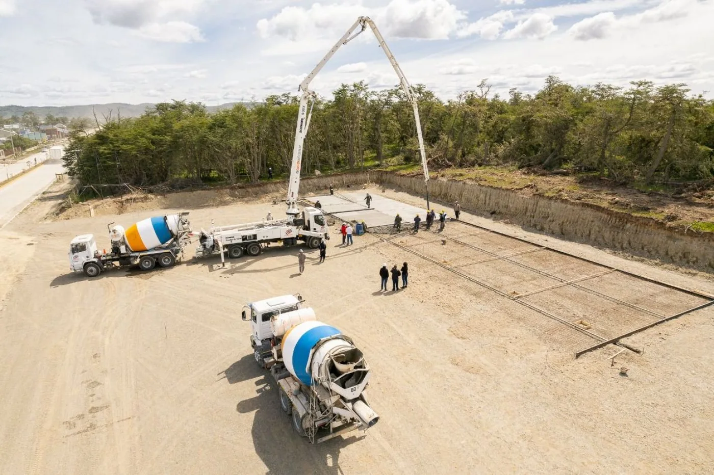 Gobierno inició el hormigonado del Centro Modular de Tolhuin