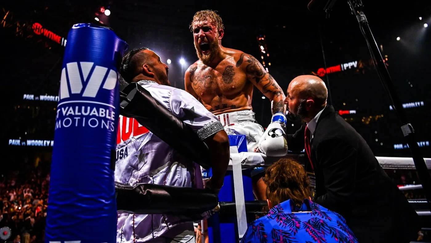 Jake Paul venció a Tyron Woodley con un brutal KO