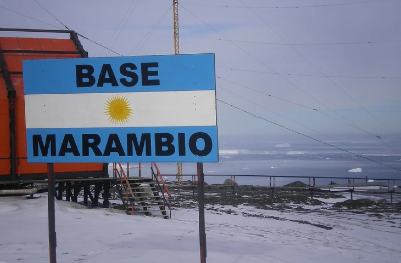 Recuerdo del histórico primer aterrizaje de un reactor en la Antártida