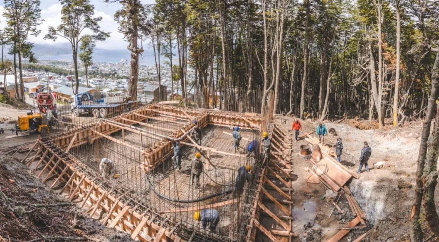 Comenzó el hormigonado de la cisterna para la reda de agua en el KyD