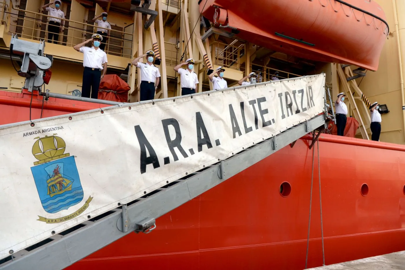 El rompehielos Irízar partió hacia la Antártida Argentina